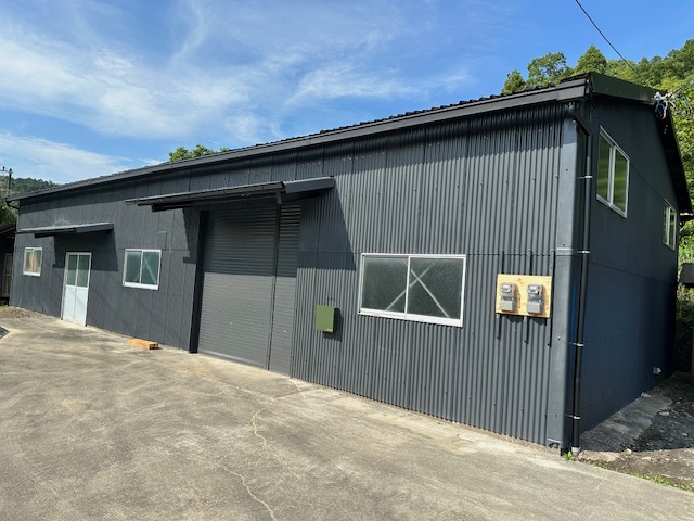 『ＹＯＫＩＧＩ』<br />京都府綴喜郡宇治田原町岩山僧都谷１３－１<br />携帯電話０８０－３８２６－７４５７<br />メール：yokigi.taira@gmail.com<br />ウェブサイト：https://yokigi.base.shop/<br />インスタグラム：@taira_yokigi