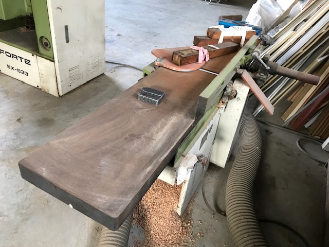 新着情報【飯田工業の手押し鉋盤EJ－302と自動一面鉋盤SX