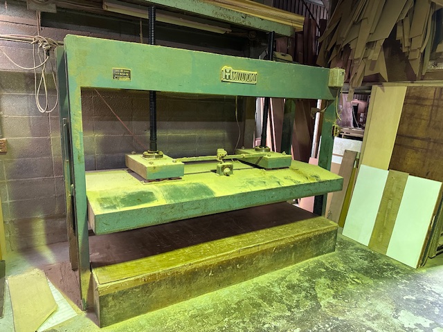 全自動フラッシュプレス（４×８尺、１枚盤）