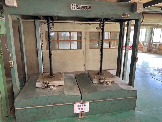 全自動フラッシュプレス（４×８尺、２枚盤）