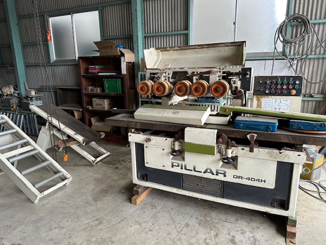 自動直角二面鉋盤